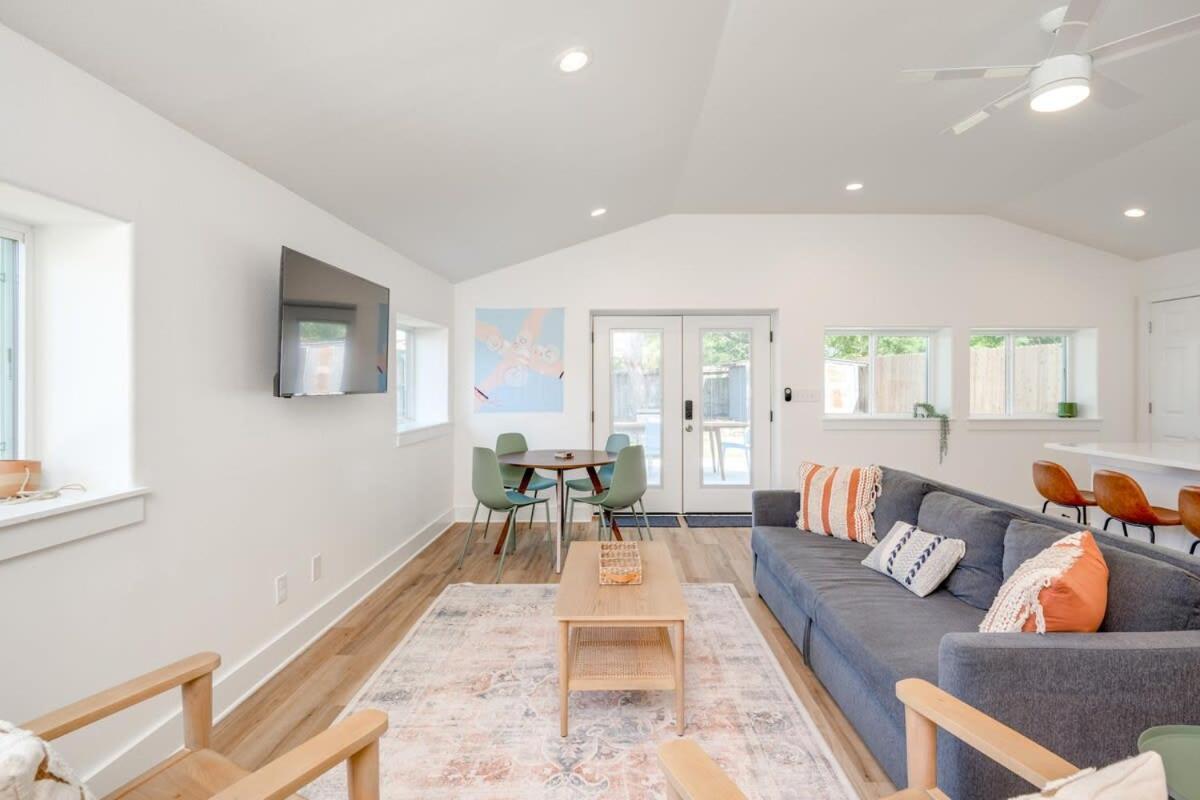 2 Kings Hot Tub Modern Cottage Hill Country Blanco Extérieur photo